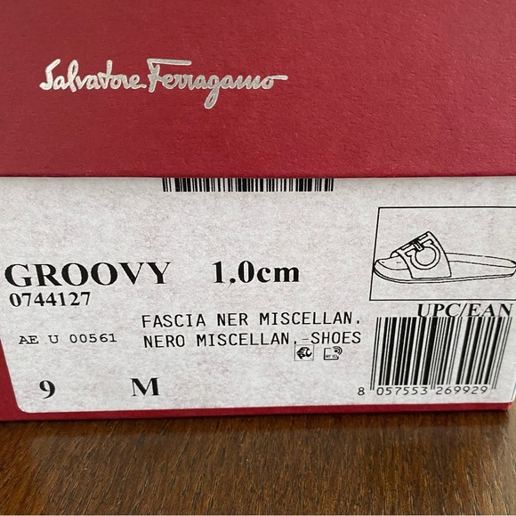 Salvatore Ferragamo New Black Groovy Slides Size 9 - Picture 9 of 12